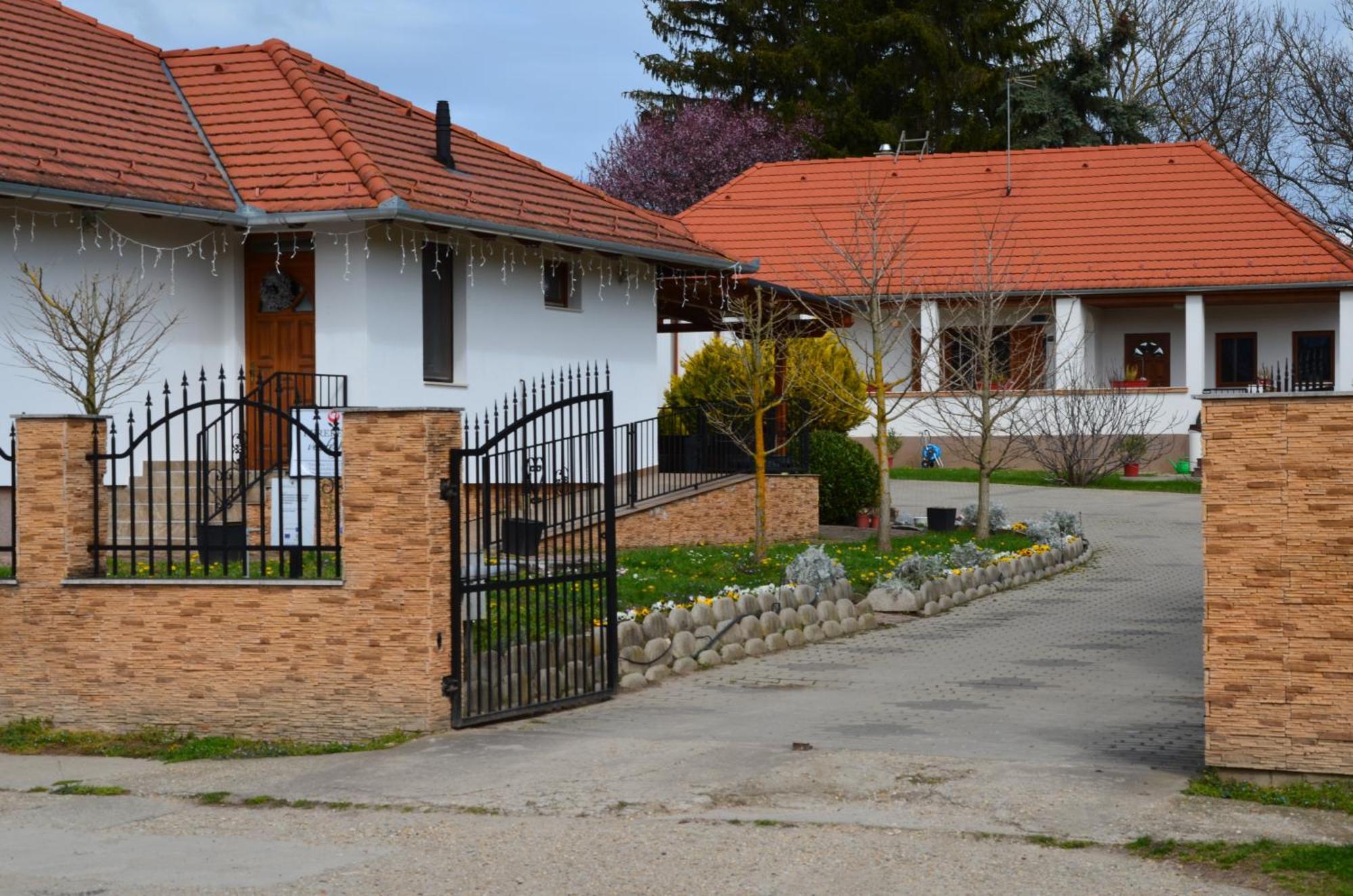 Hotel Kerekerdo Vendeghaz Kisszékely Zewnętrze zdjęcie